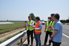 方程機械受邀參加山東高速集團組織的邊坡打草現場演示會