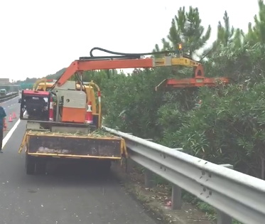 車載式高速公路綠籬修剪機